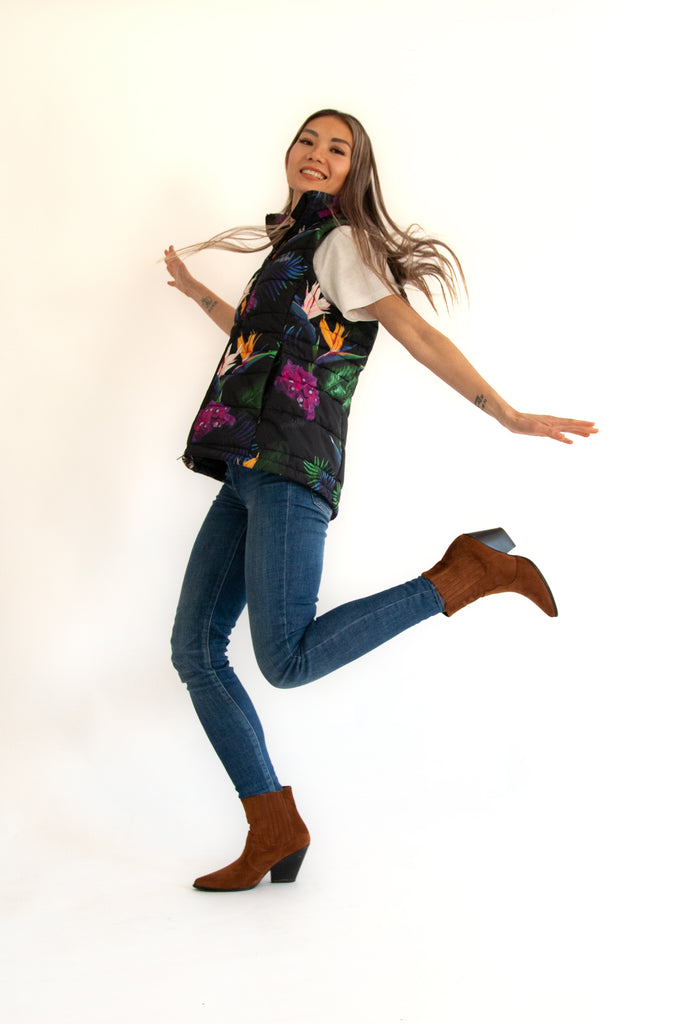 Scribbler paradiso vest, tropical print, black colourful puffer vest, waterproof gilet, recycled fabric, recycled puffer, conscious fashion, plus size vest, floral vest, removable hood, tropical print, printed vest, colourful vest, black puffer vest, quilted vest, plus size vest, NZ, New Zealand, Australia, USA